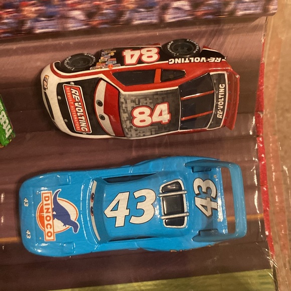 Race and Chase Gift Pack - Cars Movie.
